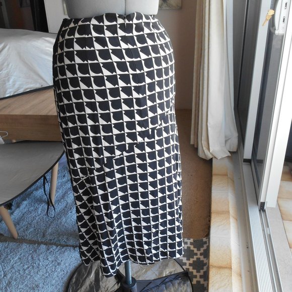 ZARA Size 14 Black Cream geometric pattern midi skirt - Picture 10 of 10